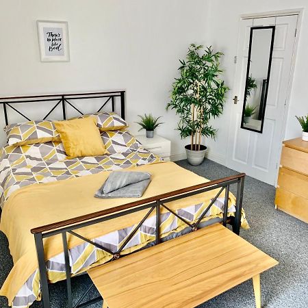 Contemporary 2 Bedroom Victorian Town House - Sleeps Up To 6 Kimberley  エクステリア 写真
