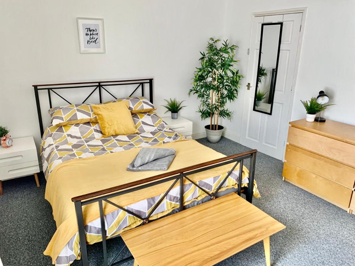 Contemporary 2 Bedroom Victorian Town House - Sleeps Up To 6 Kimberley  エクステリア 写真