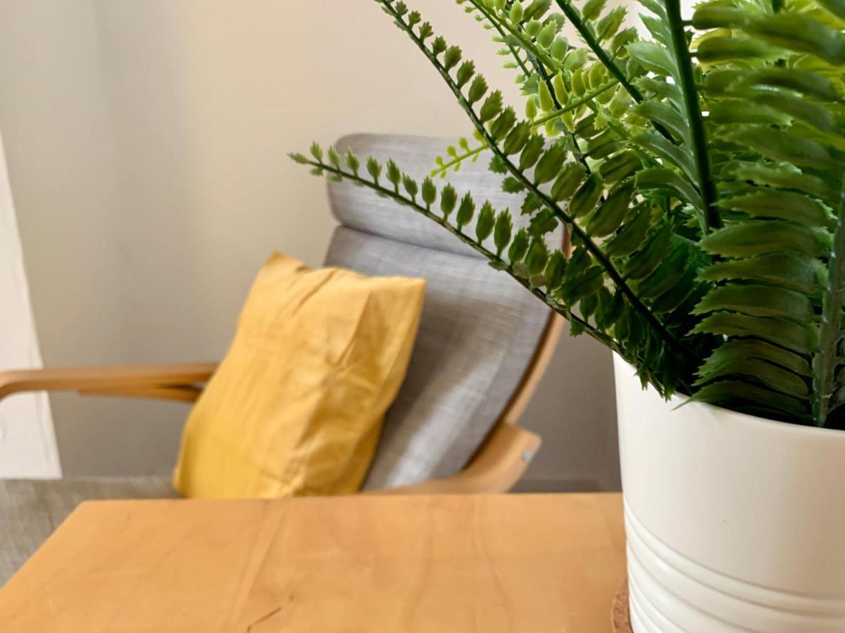 Contemporary 2 Bedroom Victorian Town House - Sleeps Up To 6 Kimberley  エクステリア 写真
