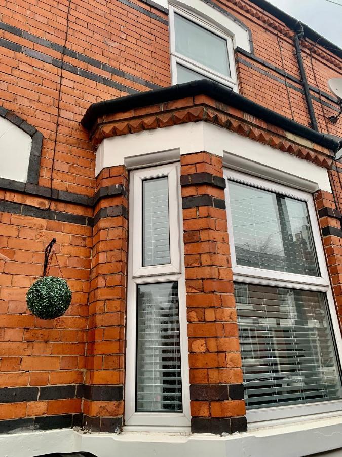 Contemporary 2 Bedroom Victorian Town House - Sleeps Up To 6 Kimberley  エクステリア 写真