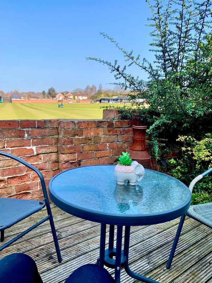 Contemporary 2 Bedroom Victorian Town House - Sleeps Up To 6 Kimberley  エクステリア 写真