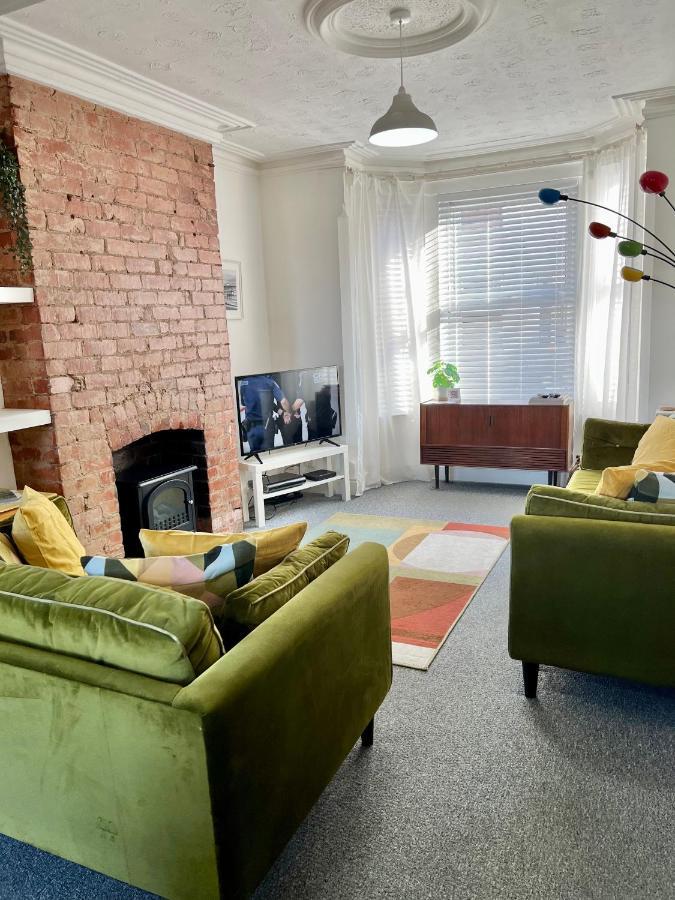 Contemporary 2 Bedroom Victorian Town House - Sleeps Up To 6 Kimberley  エクステリア 写真